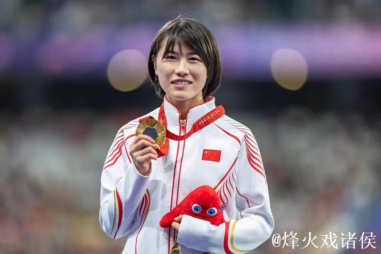 中国女飞人史逸婷400米后程狂飙，突破世界纪录震撼全场